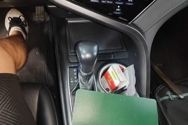 Used Toyota Camry 2023 2.0GVP Premier Edition Gear Lever