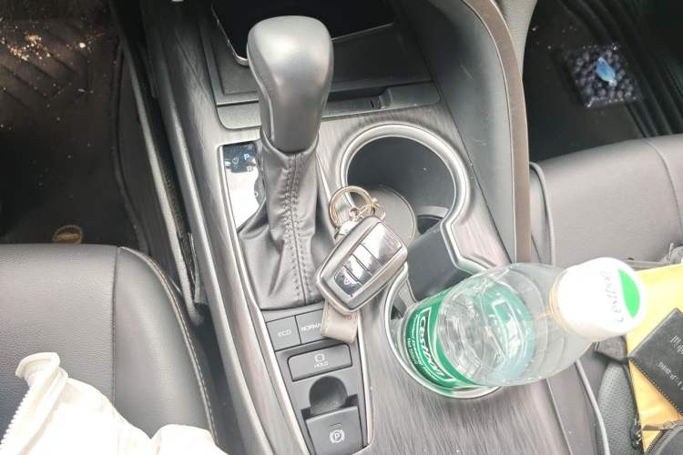 Used Toyota Camry 2023 2.5G Luxury Edition Gear Lever