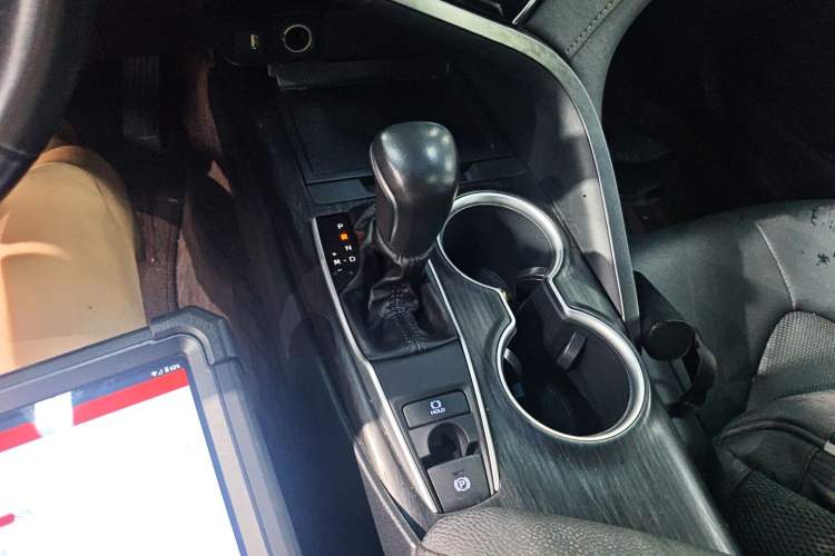 Used Toyota Camry 2023 2.0G Luxury Edition Gear Lever