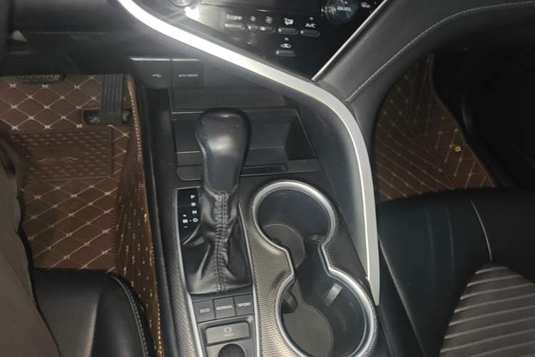 Used Toyota Camry 2023 2.0S Knight Edition Gear Lever