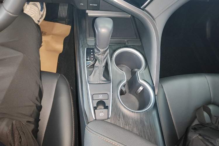 Used Toyota Camry 2023 2.0G Luxury Edition Gear Lever