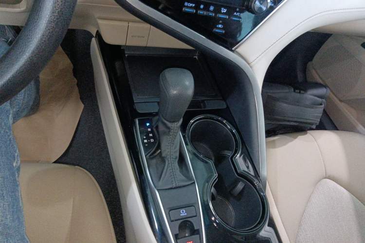Used Toyota Camry 2023 2.0E Elite Edition Gear Lever