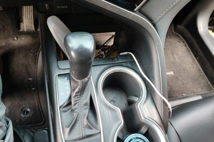 Used Toyota Camry 2023 2.0G Luxury Edition Gear Lever