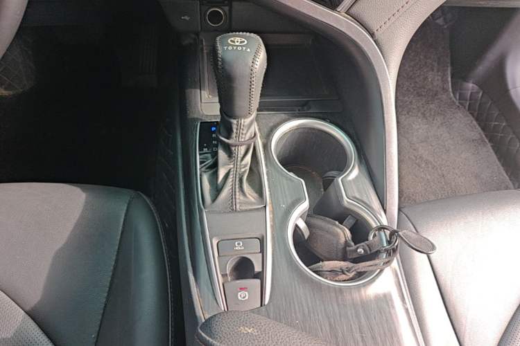 Used Toyota Camry 2023 2.0G Luxury Edition Gear Lever