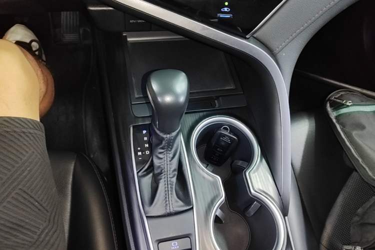 Used Toyota Camry 2023 2.0GVP Premier Edition Gear Lever