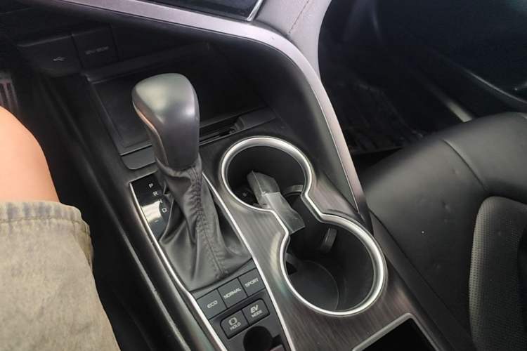 Used Toyota Camry 2023 Dual-Motor 2.5HG Luxury Edition Gear Lever