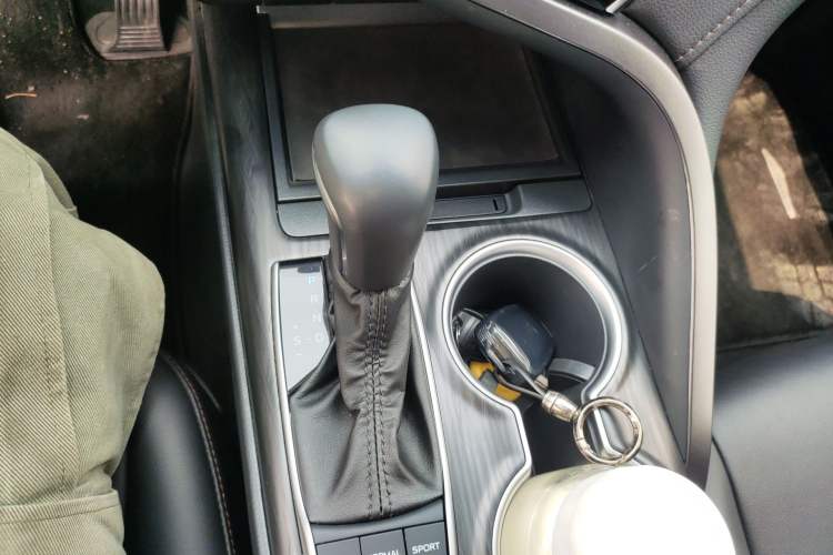 Used Toyota Camry 2023 2.5G Luxury Edition Gear Lever