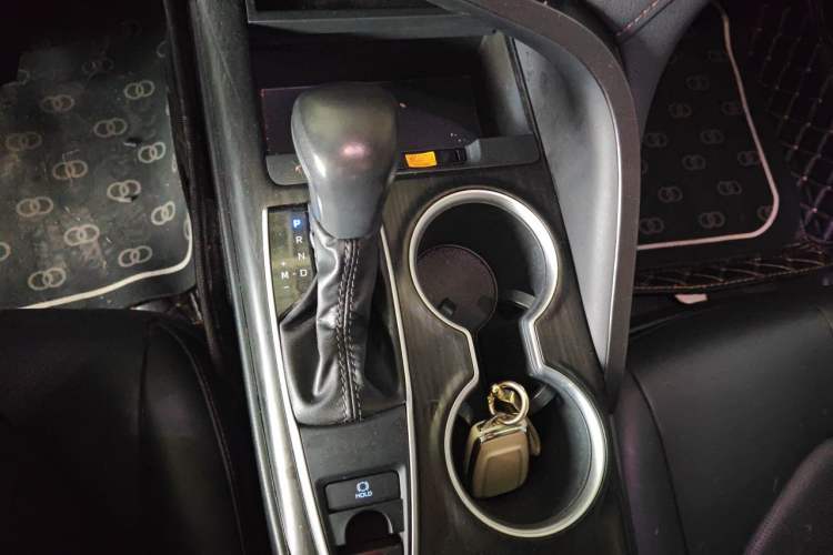 Used Toyota Camry 2023 2.0G Luxury Edition Gear Lever