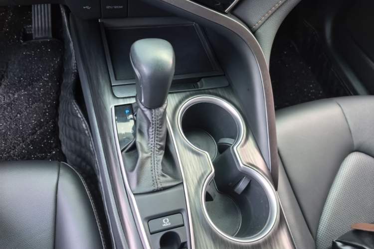 Used Toyota Camry 2023 2.0G Luxury Edition Gear Lever