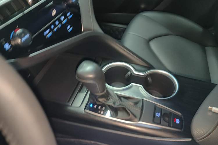 Used Toyota Camry 2023 2.0G Luxury Edition Gear Lever