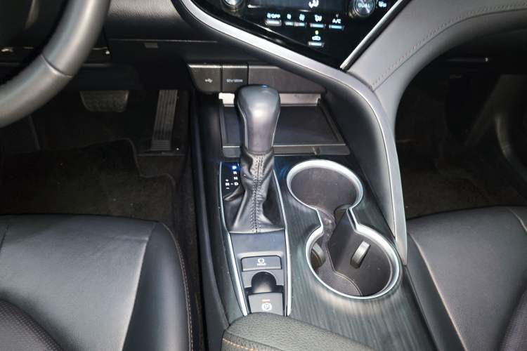 Used Toyota Camry 2023 2.0G Luxury Edition Gear Lever