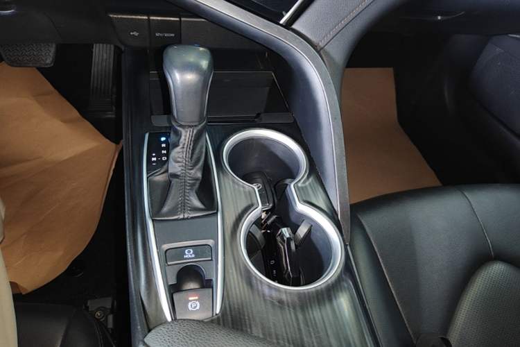 Used Toyota Camry 2023 2.0G Luxury Edition Gear Lever
