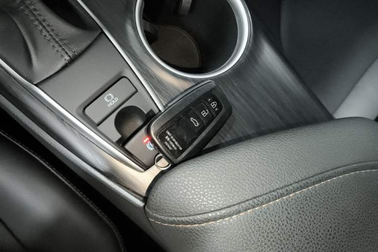 Used Toyota Camry 2023 2.0G Luxury Edition Interior 1