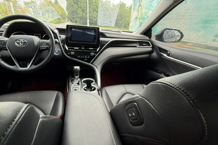 Used Toyota Camry 2023 Dual-Motor 2.5 HGVP Leading Edition Interior 3