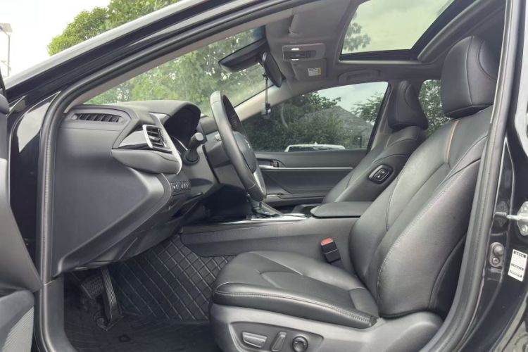 Used Toyota Camry 2023 2.0G Luxury Edition Interior 5