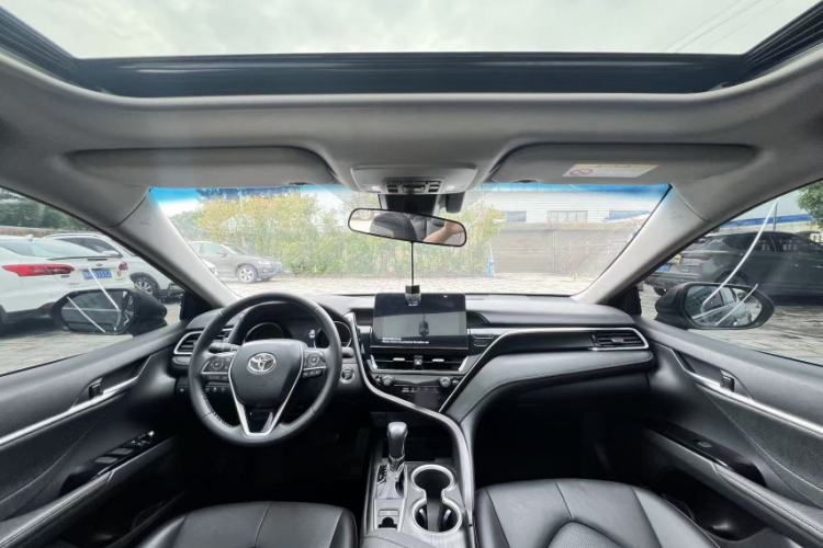 Used Toyota Camry 2023 2.0G Luxury Edition Interior 6