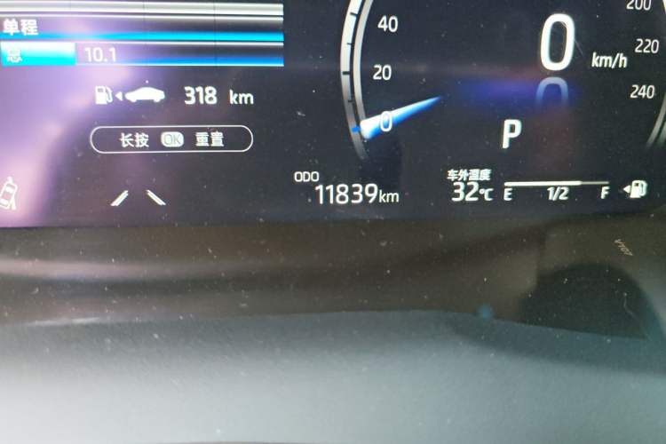 Used Toyota Camry 2023 2.5G Luxury Edition Odometer Close Up
