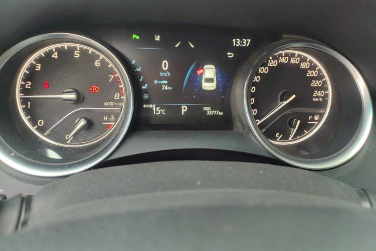 Used Toyota Camry 2023 2.0G Luxury Edition Odometer Close Up