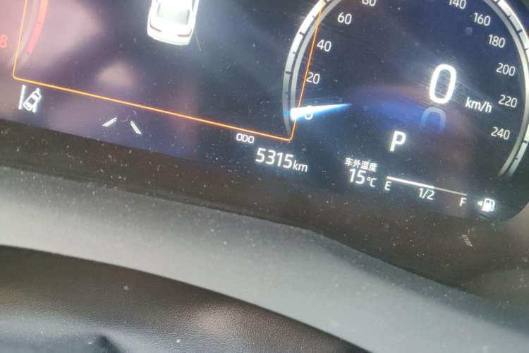 Used Toyota Camry 2023 2.5G Luxury Edition Odometer Close Up