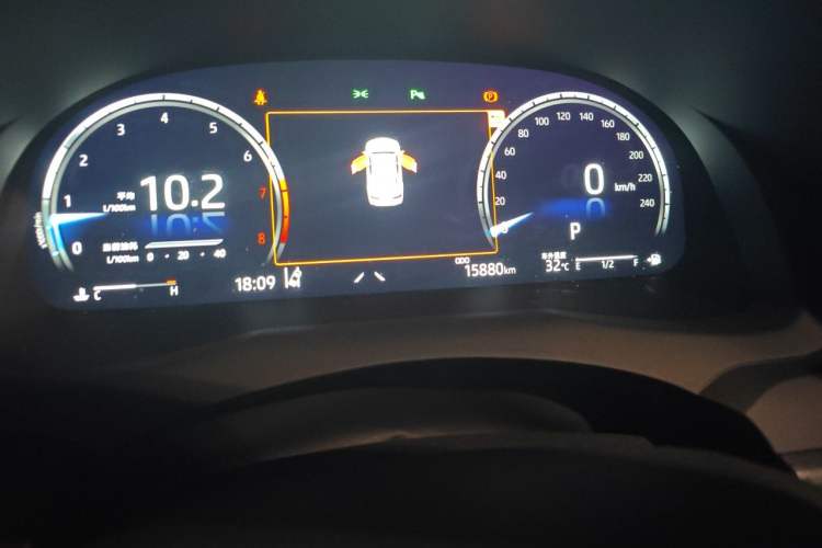 Used Toyota Camry 2023 2.5G Luxury Edition Odometer Close Up