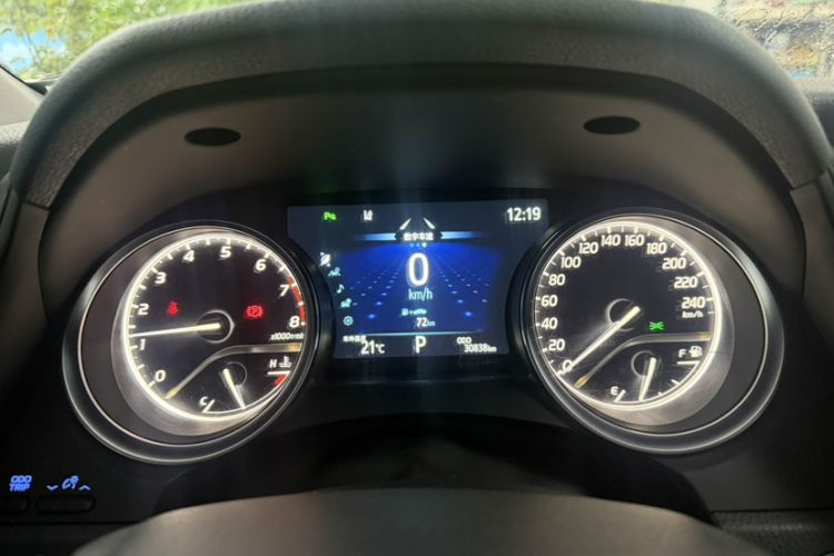 Used Toyota Camry 2023 2.0G Luxury Edition Odometer Close Up