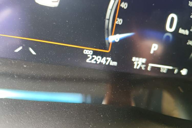 Used Toyota Camry 2023 2.5G Luxury Edition Odometer Close Up