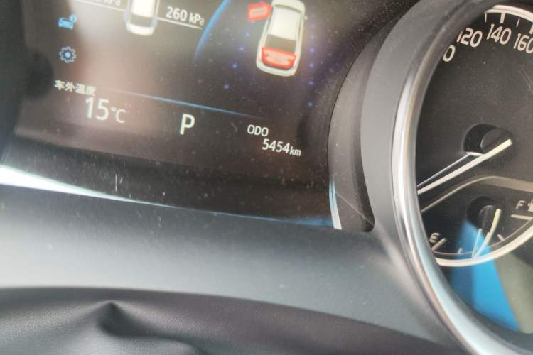 Used Toyota Camry 2023 2.0G Luxury Edition Odometer Close Up