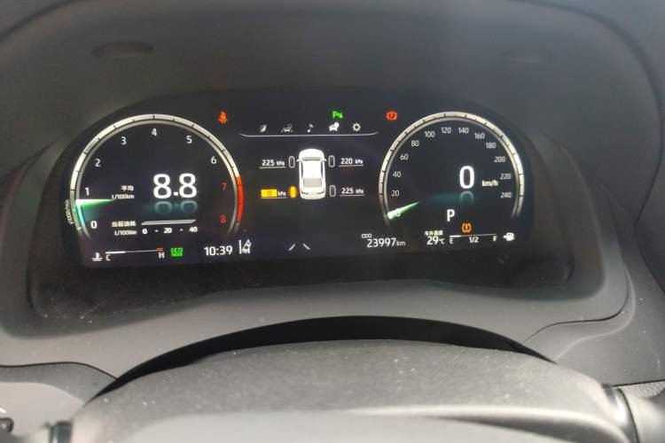 Used Toyota Camry 2023 2.5G Luxury Edition Odometer Close Up