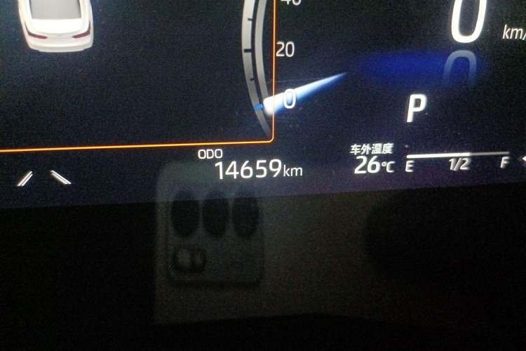 Used Toyota Camry 2023 2.5G Luxury Edition Odometer Close Up