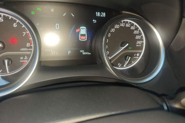 Used Toyota Camry 2023 2.0G Luxury Edition Odometer Close Up
