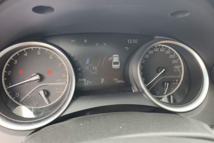 Used Toyota Camry 2023 2.0G Luxury Edition Odometer Close Up