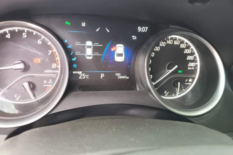 Used Toyota Camry 2023 2.0G Luxury Edition Odometer Close Up