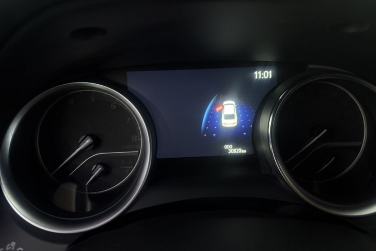 Used Toyota Camry 2023 2.0G Luxury Edition Odometer Close Up