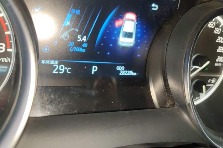 Used Toyota Camry 2023 2.0G Luxury Edition Odometer Close Up