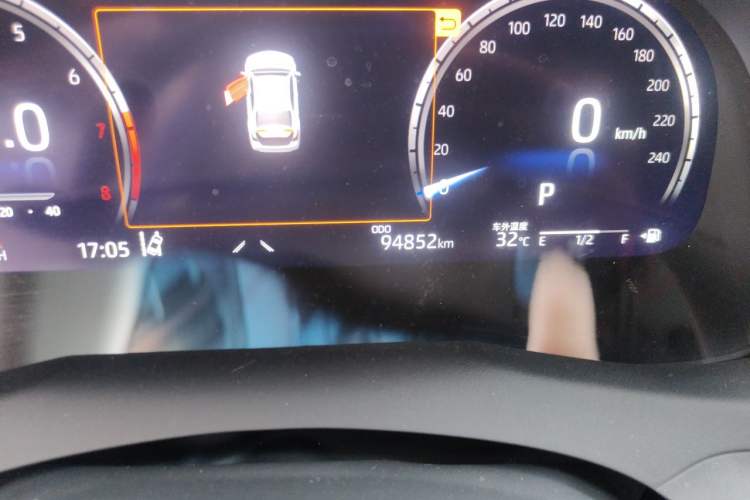 Used Toyota Camry 2023 2.5G Luxury Edition Odometer Close Up