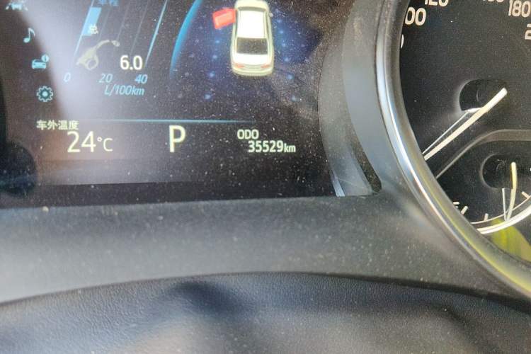 Used Toyota Camry 2023 2.0G Luxury Edition Odometer Close Up