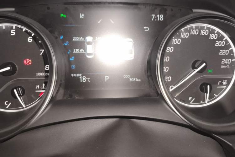 Used Toyota Camry 2023 2.0G Luxury Edition Odometer Close Up