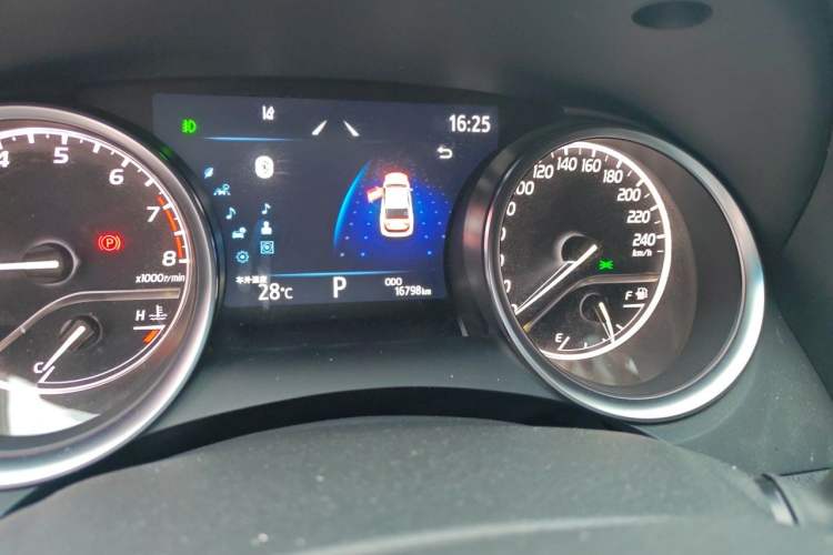 Used Toyota Camry 2023 2.0G Luxury Edition Odometer Close Up
