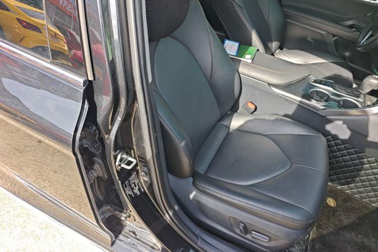Used Toyota Camry 2023 2.0G Luxury Edition Right Front Seat