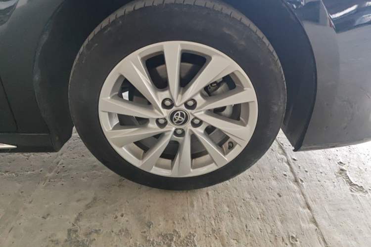Used Toyota Camry 2023 2.0G Luxury Edition Right Front Wheel Hub