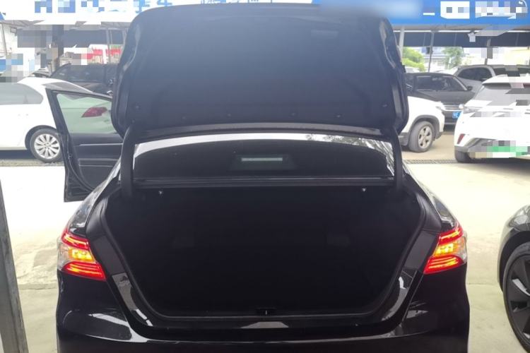 Used Toyota Camry 2023 2.0G Luxury Edition Trunk
