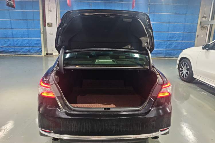 Used Toyota Camry 2023 2.0G Luxury Edition Trunk