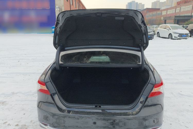 Used Toyota Camry 2023 2.0G Luxury Edition Trunk
