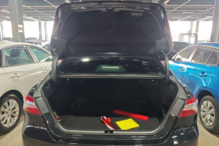 Used Toyota Camry 2023 2.0G Luxury Edition Trunk