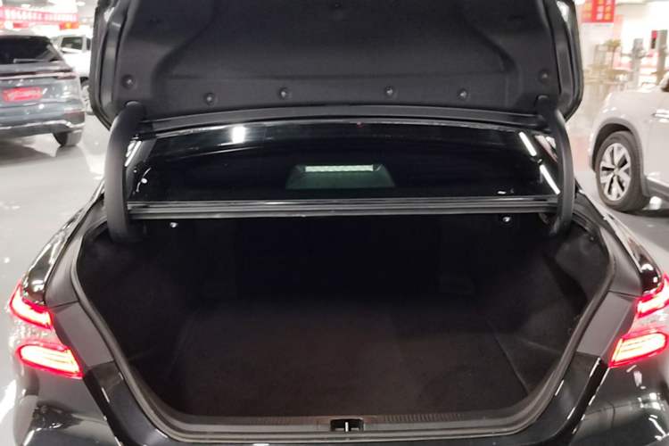 Used Toyota Camry 2023 2.0G Luxury Edition Trunk