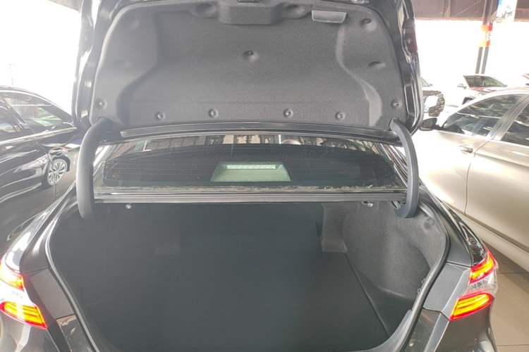 Used Toyota Camry 2023 2.0G Luxury Edition Trunk