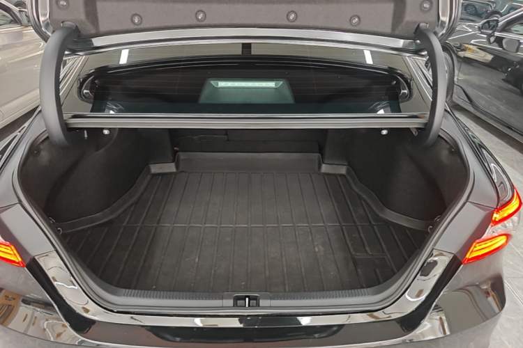 Used Toyota Camry 2023 2.0G Luxury Edition Trunk