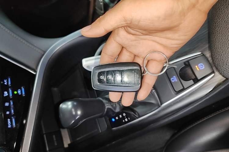 Used Toyota Camry 2023 2.0GVP Premier Edition Vehicle Key