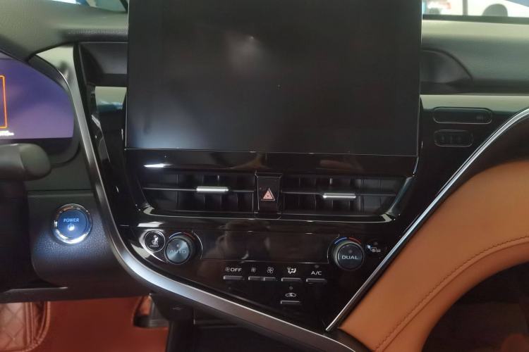 Used Toyota Camry 2023 Dual-Motor 2.5HG Luxury Edition Audio And AC Panel