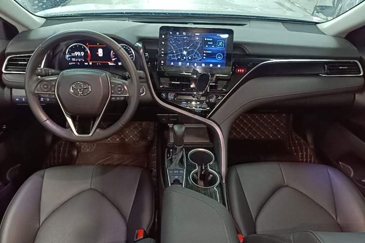 Used Toyota Camry 2023 2.5G Luxury Edition Center Console